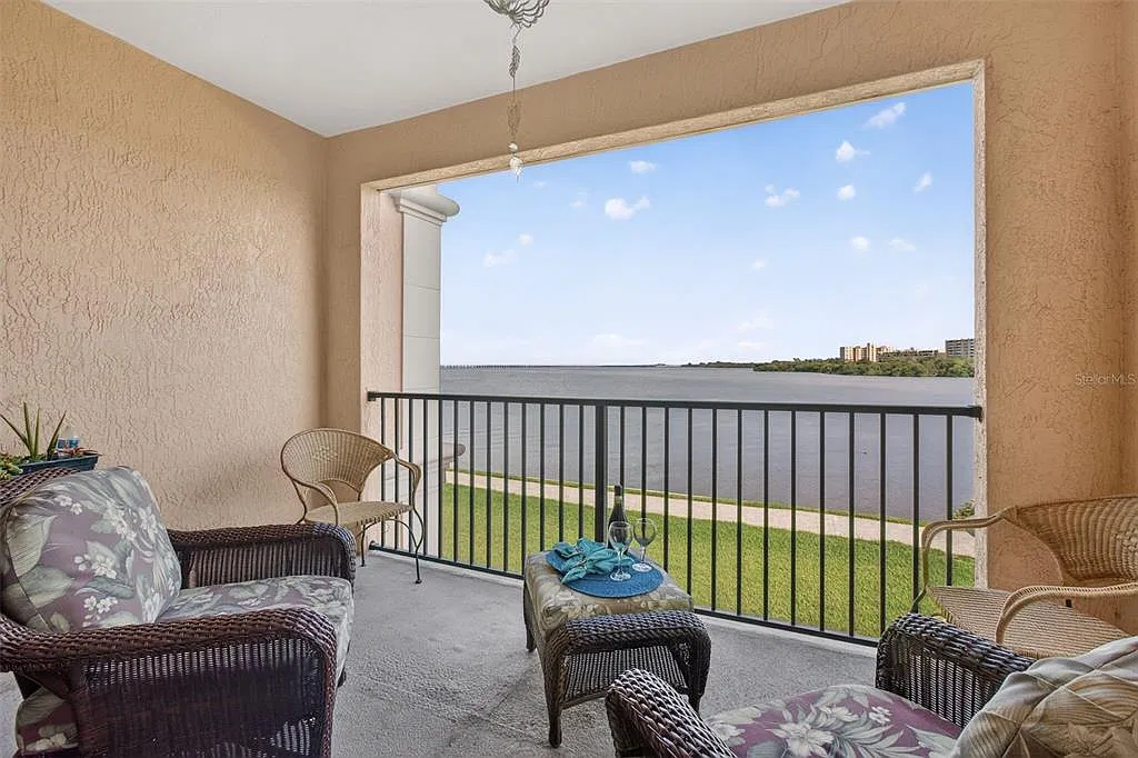 2 bed, 2.0 bath, 1350 sqft, $3,200 — Photo 3