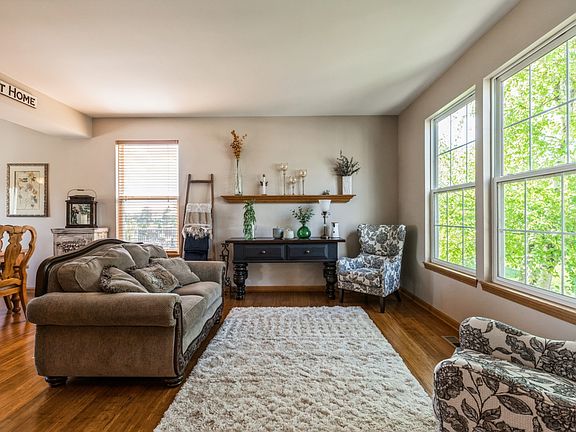 3rd image of 10445 Longfield Dr