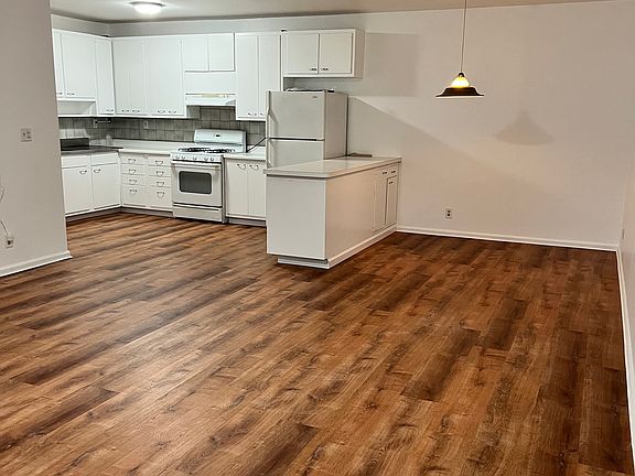 4th image of 79 Elmcroft Rd APT A