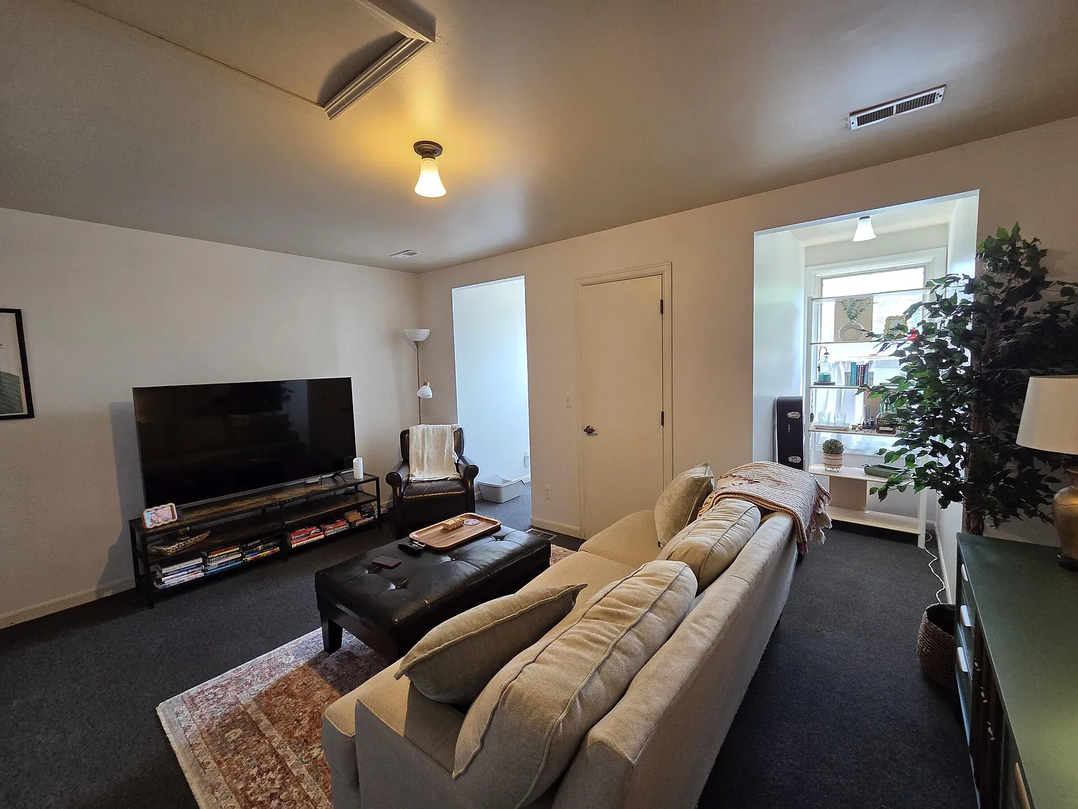 1 bed, 1.0 bath, 700 sqft, $1,300 — Photo 3