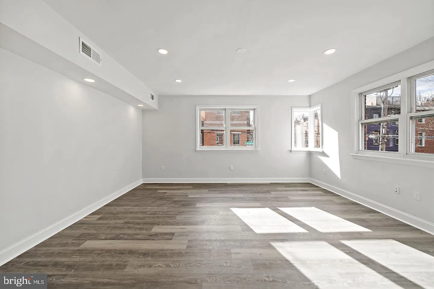 2 bed, 2.0 bath, 1100 sqft, $2,600 — Photo 3