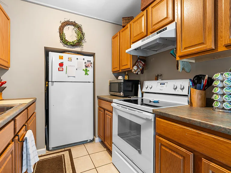 Cedar Crest Apartments — Photo 18