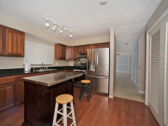 4th image of 943 Brunswick Ln