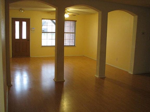 4th image of 1017 Mockingbird Dr