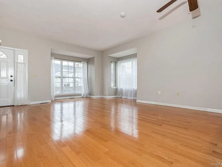 52 Schenck Ave — Photo 10