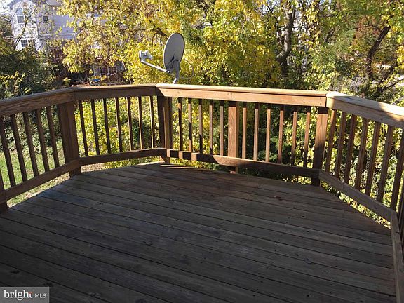 2nd image of 514 Doyle Ter NE