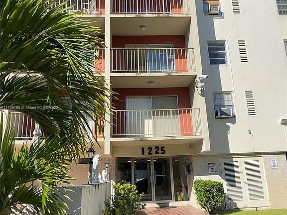 2nd image of 1225 NE 124th St APT 37B