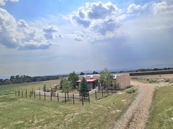 70 La Canada, Arroyo Seco, NM 87514