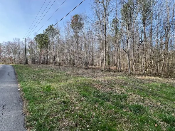 1045 W Addis Rd, Tunnel Hill, GA 30755