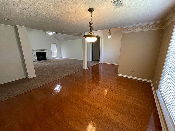 Dining Rm looking to Grt Rm