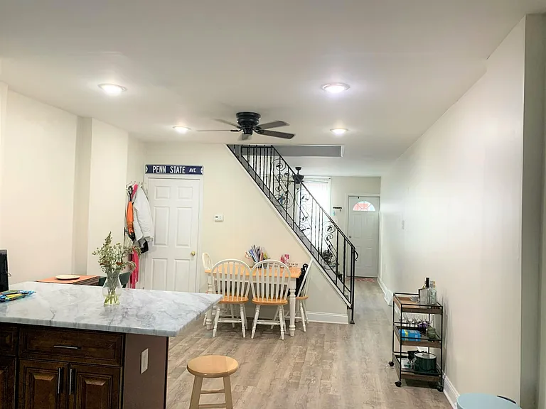 808 Livingston St — Photo 5