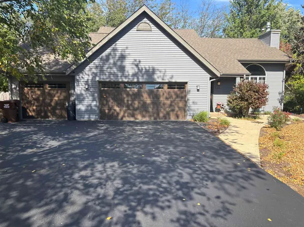 117 Strawbridge Dr, Rockton, IL 61072