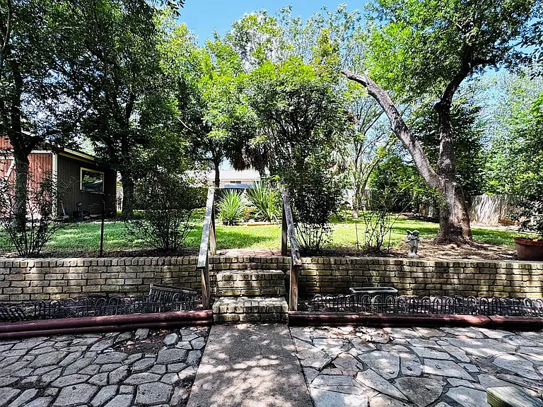 2506 Valley Dr — Photo 18