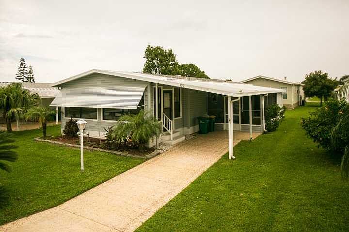1st image of 622 Oleander Cir
