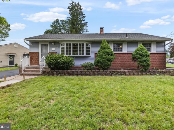 5 Shelburne Dr, Ewing, NJ 08638