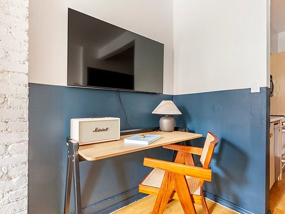 4th image of 240 Mulberry St APT 2