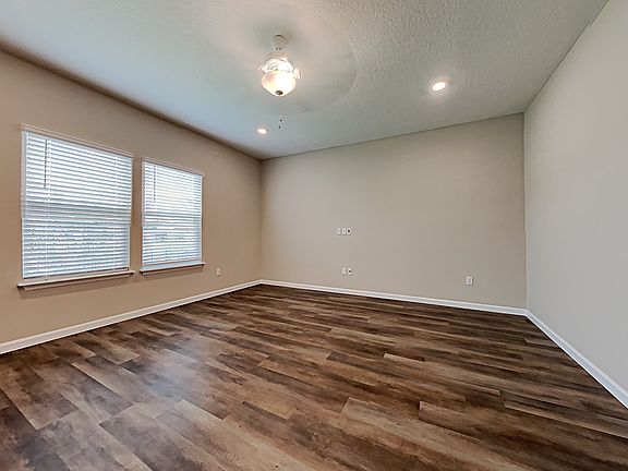 2nd image of 133 Edge Park Trl