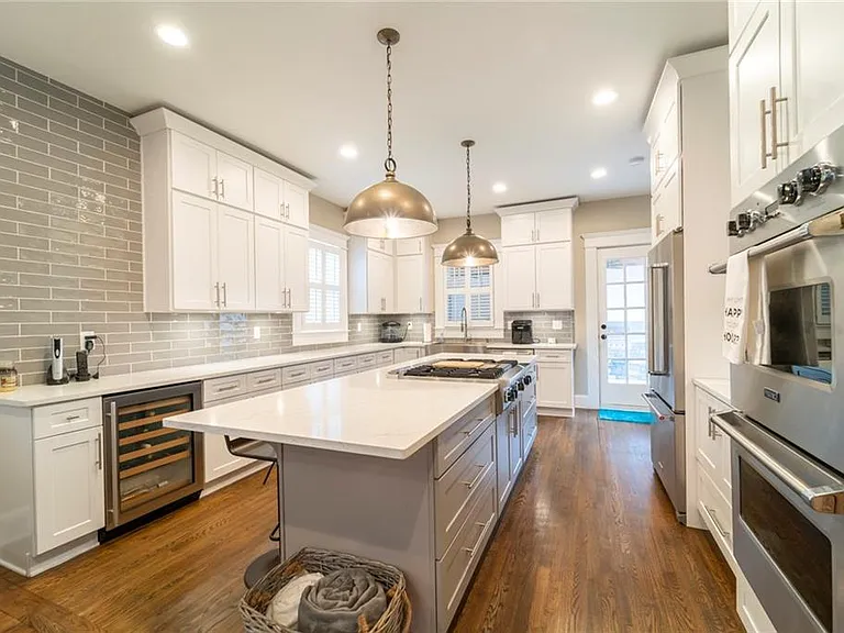 781 Greenwood Ave NE — Photo 17