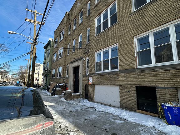 5th image of 863-865 S 16th St #2C
