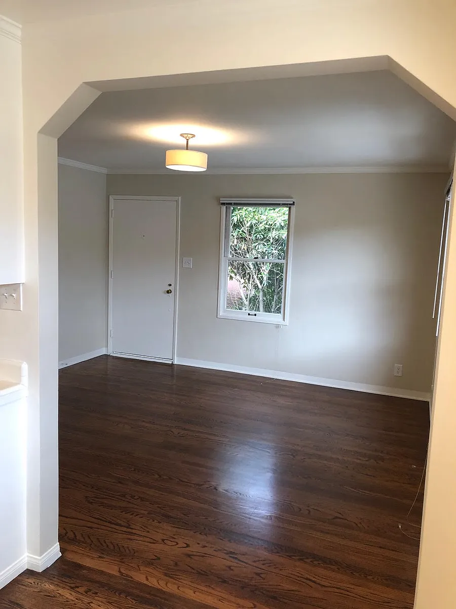 Building Photo - 230 W Figueroa St #10