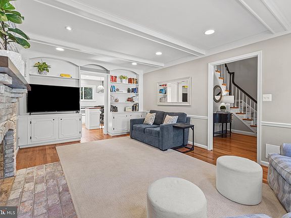 3rd image of 3719 Carriage House Ct