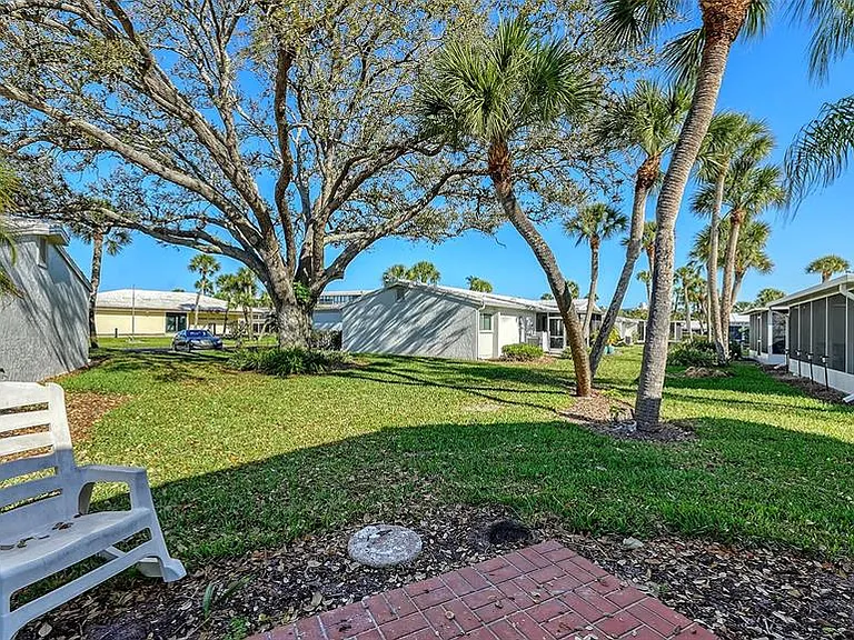 131 Whispering Sands Cir #V-33 — Photo 34