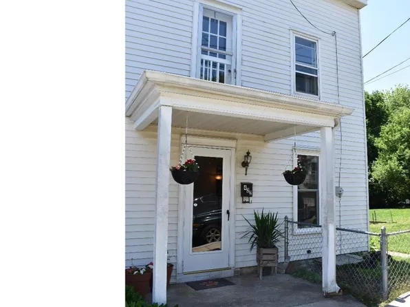 422 W 4th Ave, Parkesburg, PA 19365