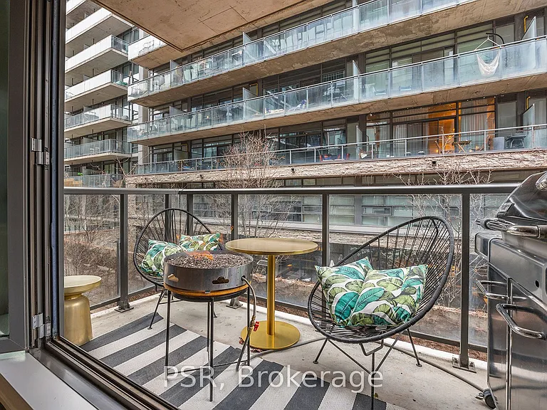 560 King St W #203 — Photo 16