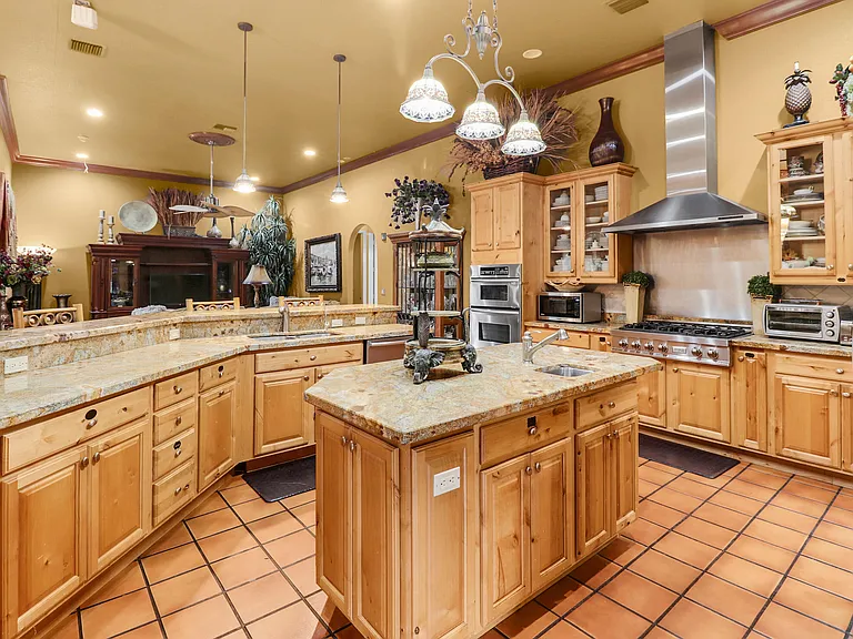 7086 Hall Blvd — Photo 10