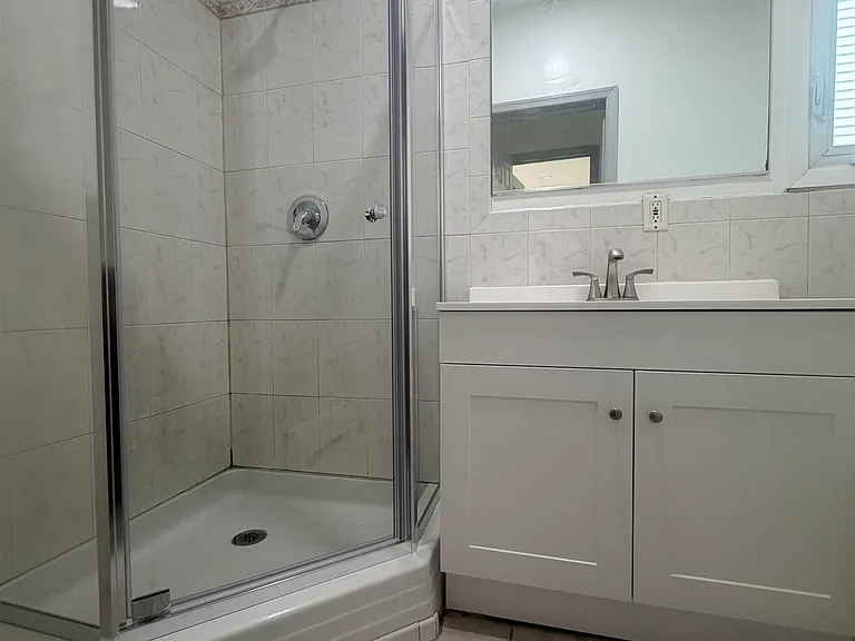 124 Winfield Ave #1 — Photo 30