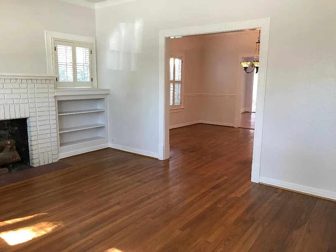 Living room flows into dining room - 707 W Temple St