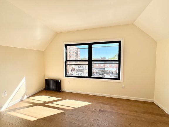 4th image of 2238 Benson Ave #2F