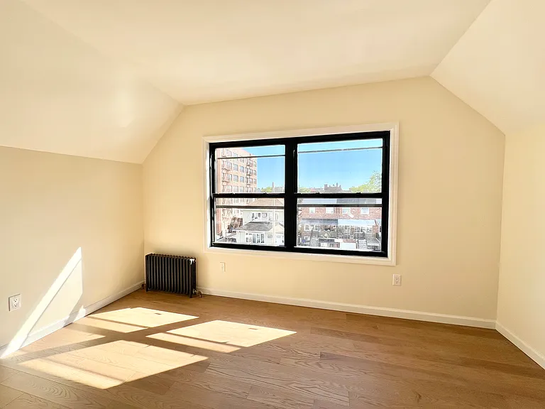 2238 Benson Ave #2F — Photo 4