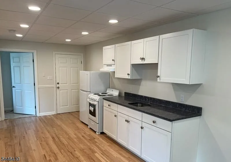1 bed, 1.0 bath, $1,850 — Photo 2