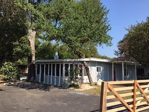 6304 Hudson Bend Rd Photo 1