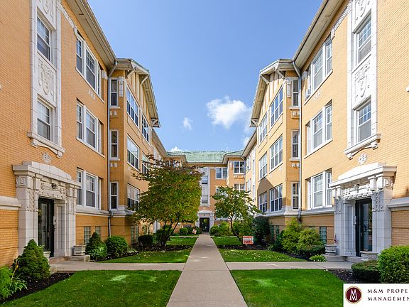 2nd image of 440 N Austin Blvd #1B-1Ba-882Sqft