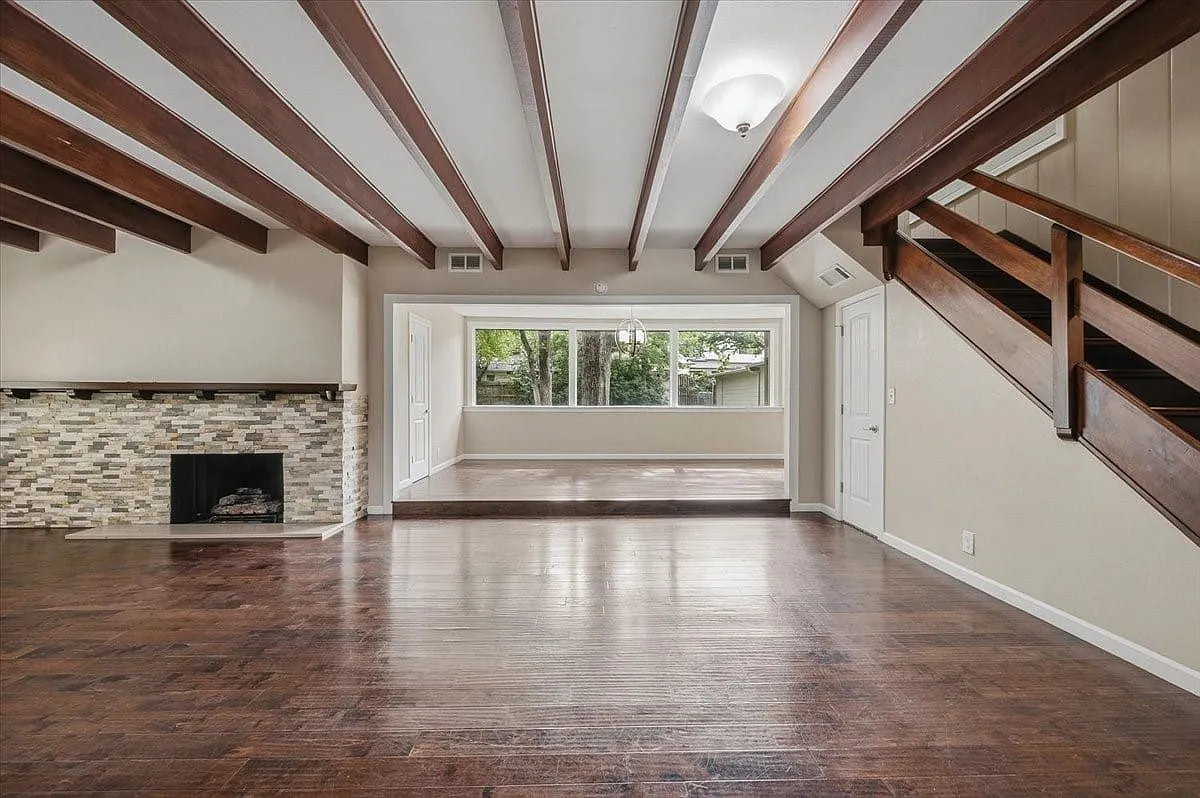 4 bed, 3.0 bath, 3633 sqft, $4,900 — Photo 4