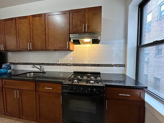 4th image of 4535 42nd St APT 3B