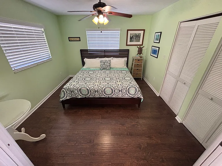584 W Shore Dr — Photo 9