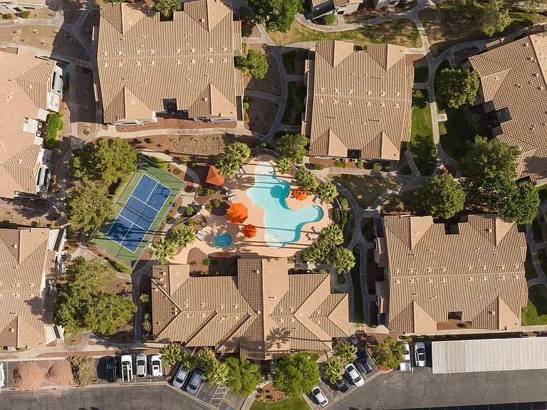 Ventana Canyon Apartments — Photo 39