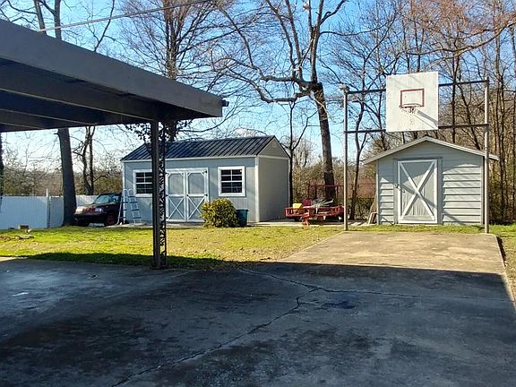 2nd image of 210 Pinecrest Hts