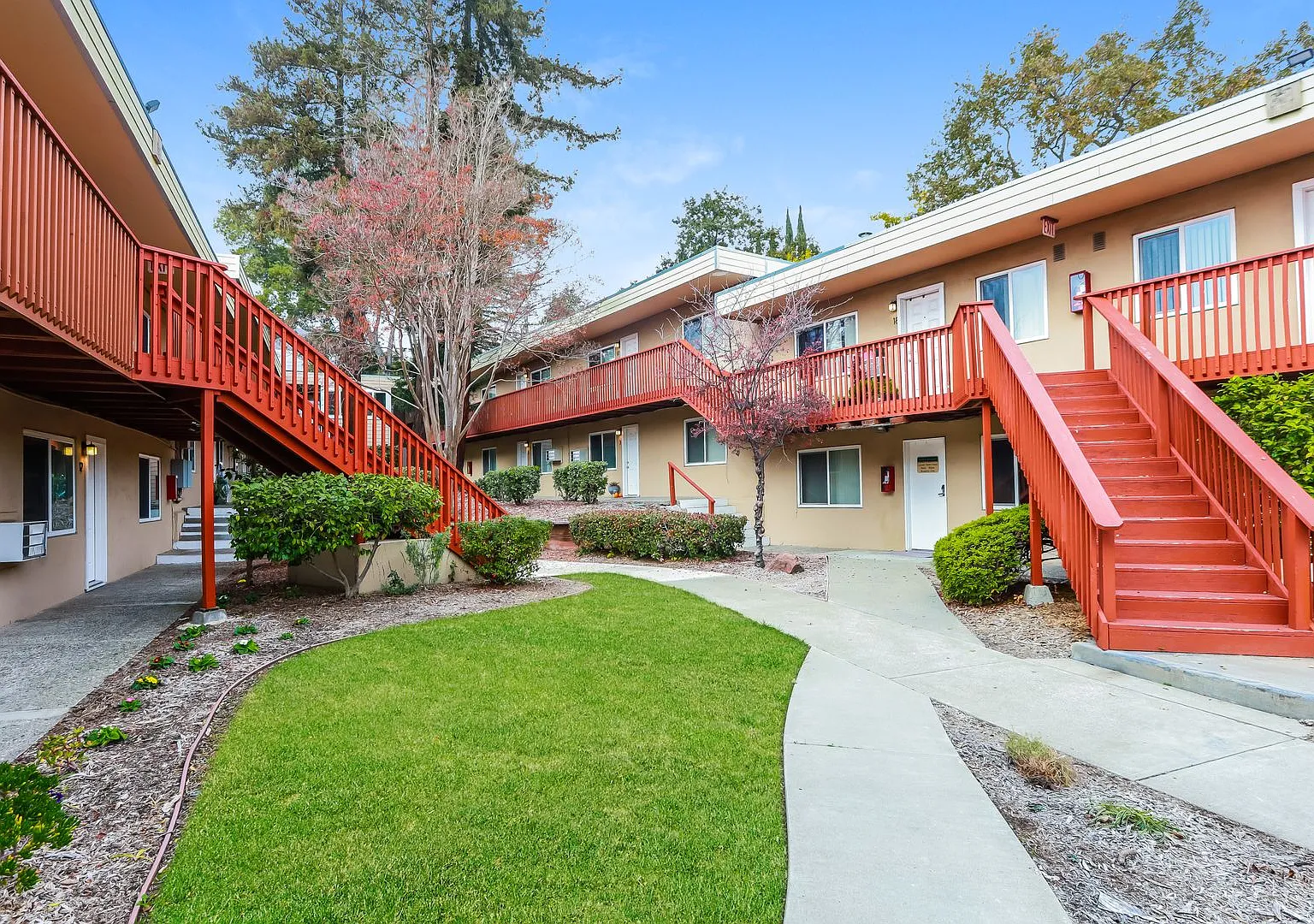 Monarch Apartments — Photo 3
