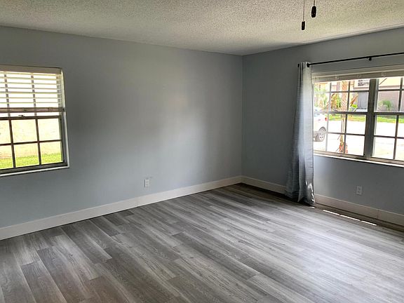 5th image of 2992 Sir Hamilton Cir #6