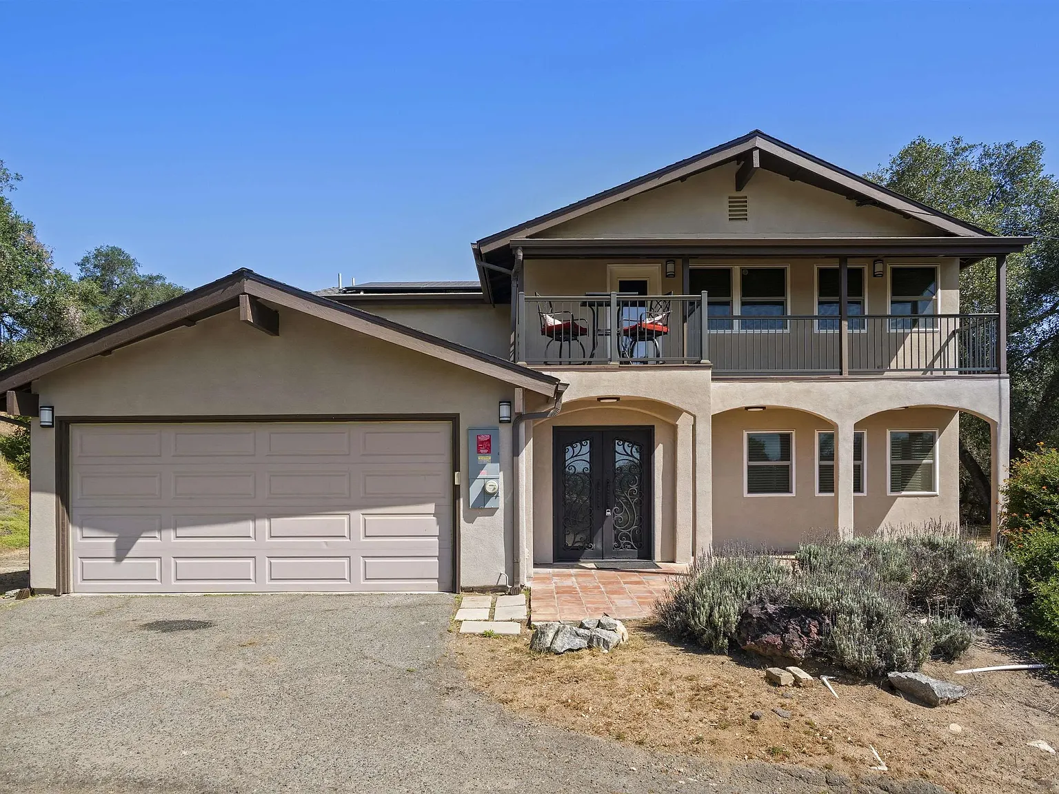 3 bed, 3.0 bath, 1884 sqft, $4,395 — Photo 2