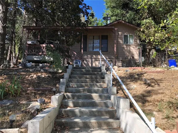23792 Springwater Rd, Crestline, CA 92325