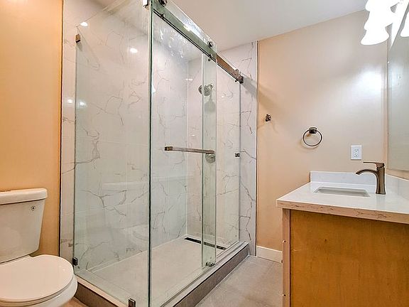 5th image of 890 Burbank Dr APT 1