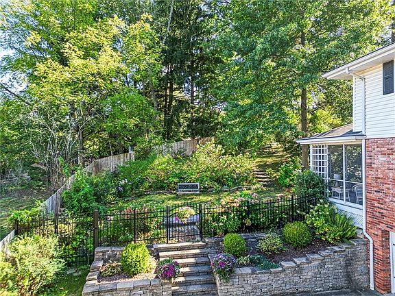 4th image of 107 Laurelwood Dr