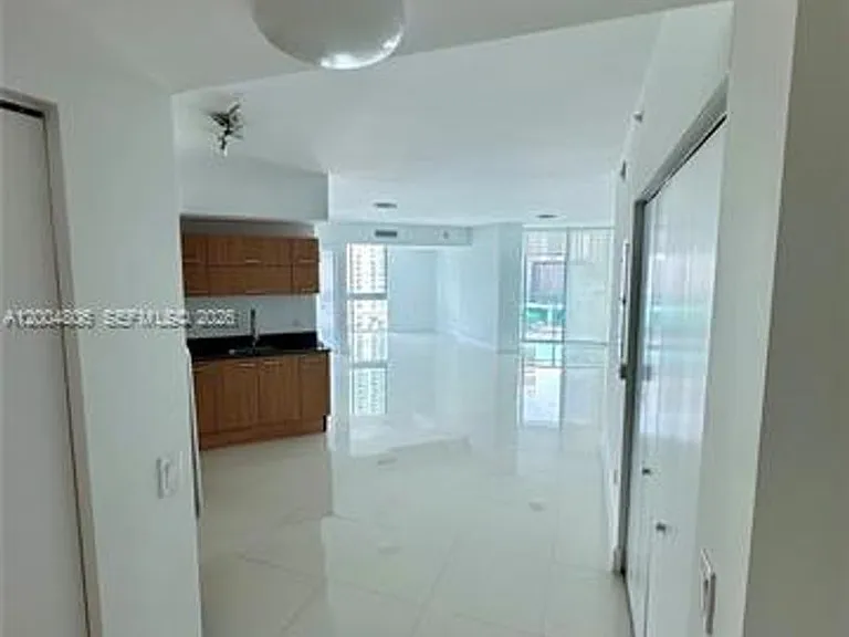 350 S Miami Ave #1402 — Photo 7