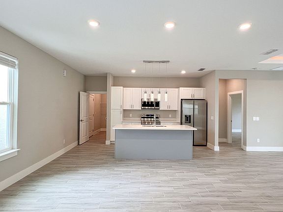 4th image of 256 Gladiola Ct