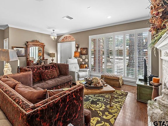 5th image of 1108 Oak Garden Cir